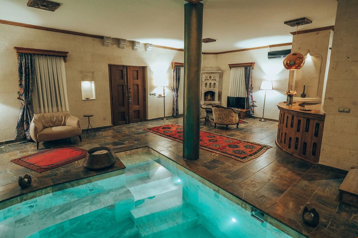 Imperial Pool Suite