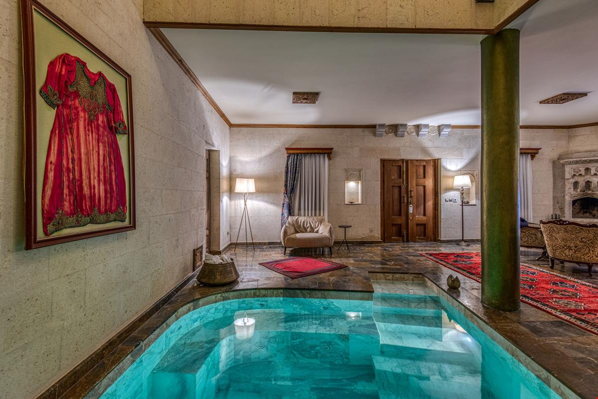 Imperial Pool Suite