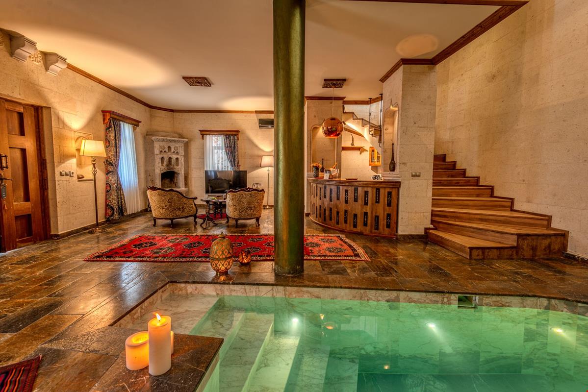 Imperial Pool Suite