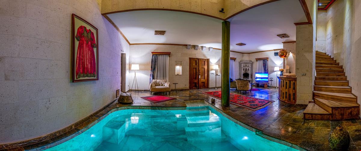 Imperial Pool Suite