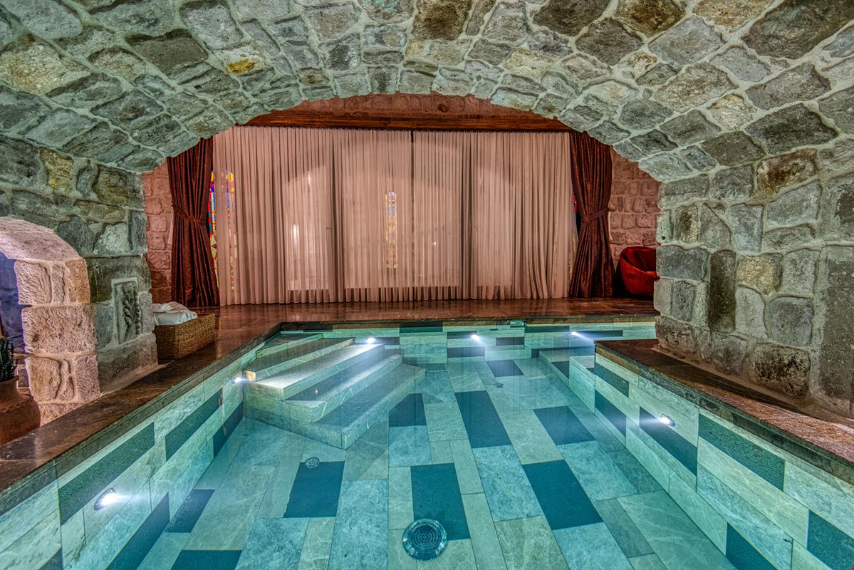 Muhteshem Imperial Pool Suite